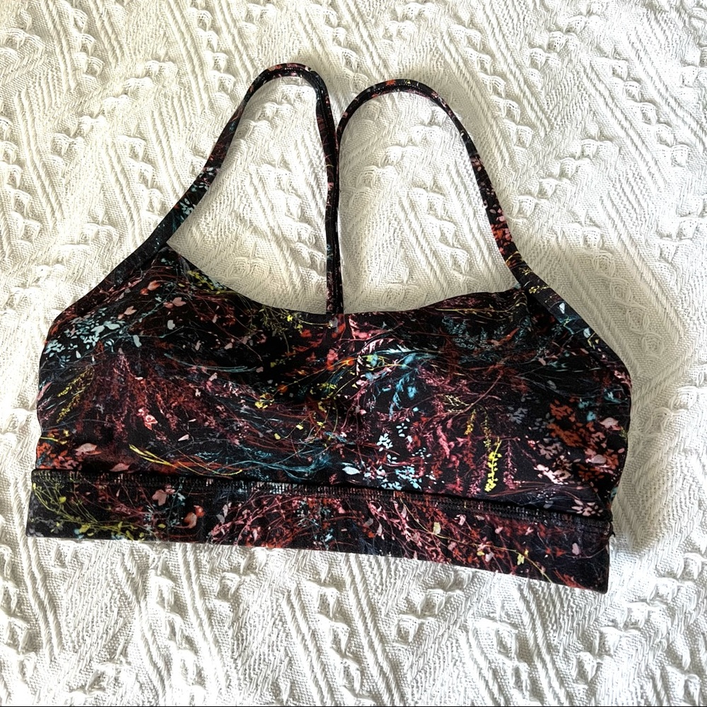 Worn once! Lululemon Flow Y Bra Nulu Light Support, B/C Cup
Foliage Overlay